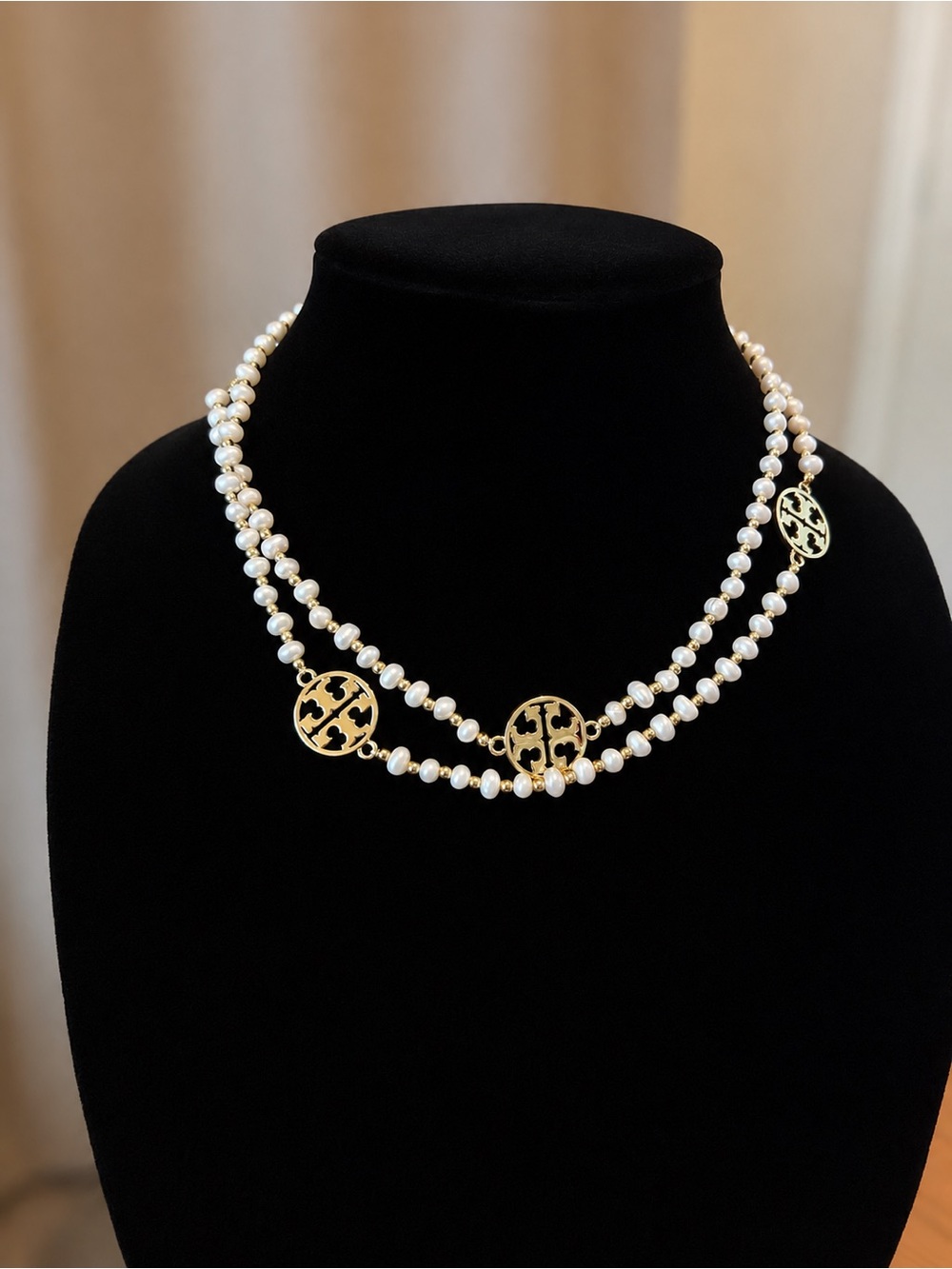 Tory Burch White Pearl Long Necklace with Gold Logo Discs - Picture 2 of 2